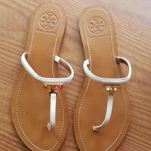 Tory Burch T-strap white & gold accent thongs 8.5